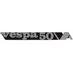 Targhetta Vespa 50 A alluminio nero/argento 197x20 mm fissaggio 3 perni