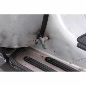 Premium geölte Metall-Rechtshaube für maximale Haltbarkeit