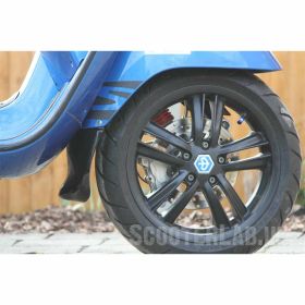 Paraspruzzi SLUK Guard Ultra per parafango anteriore in plastica nera lucida