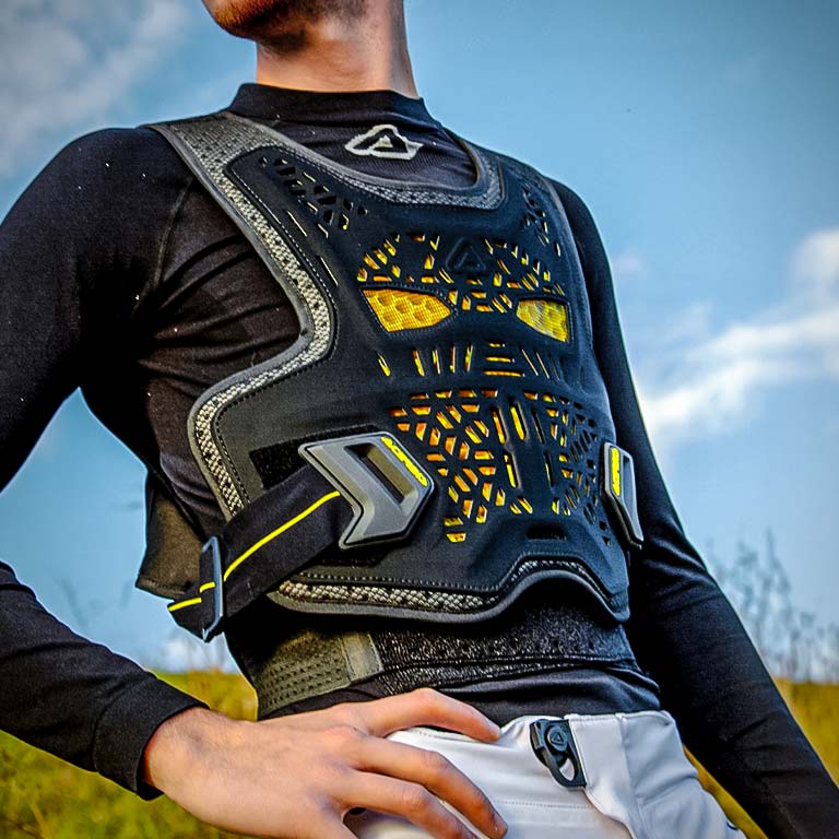 Protections: chest protectors, back protectors and supports for full coverage
